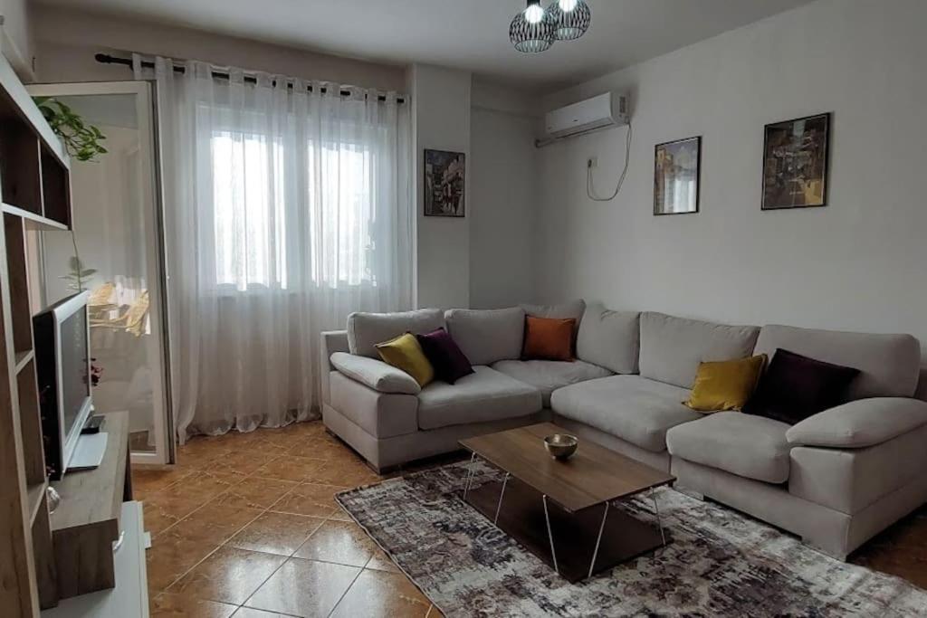 Cozy Sunlit Apartment With Scenic Balcony View Tirana Exterior foto