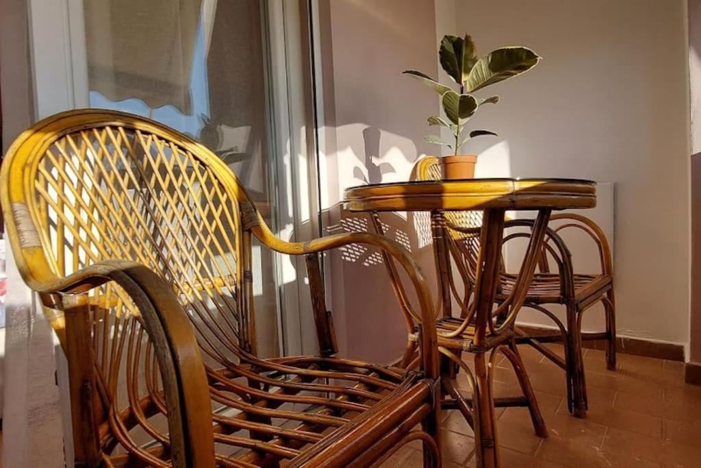 Cozy Sunlit Apartment With Scenic Balcony View Tirana Exterior foto