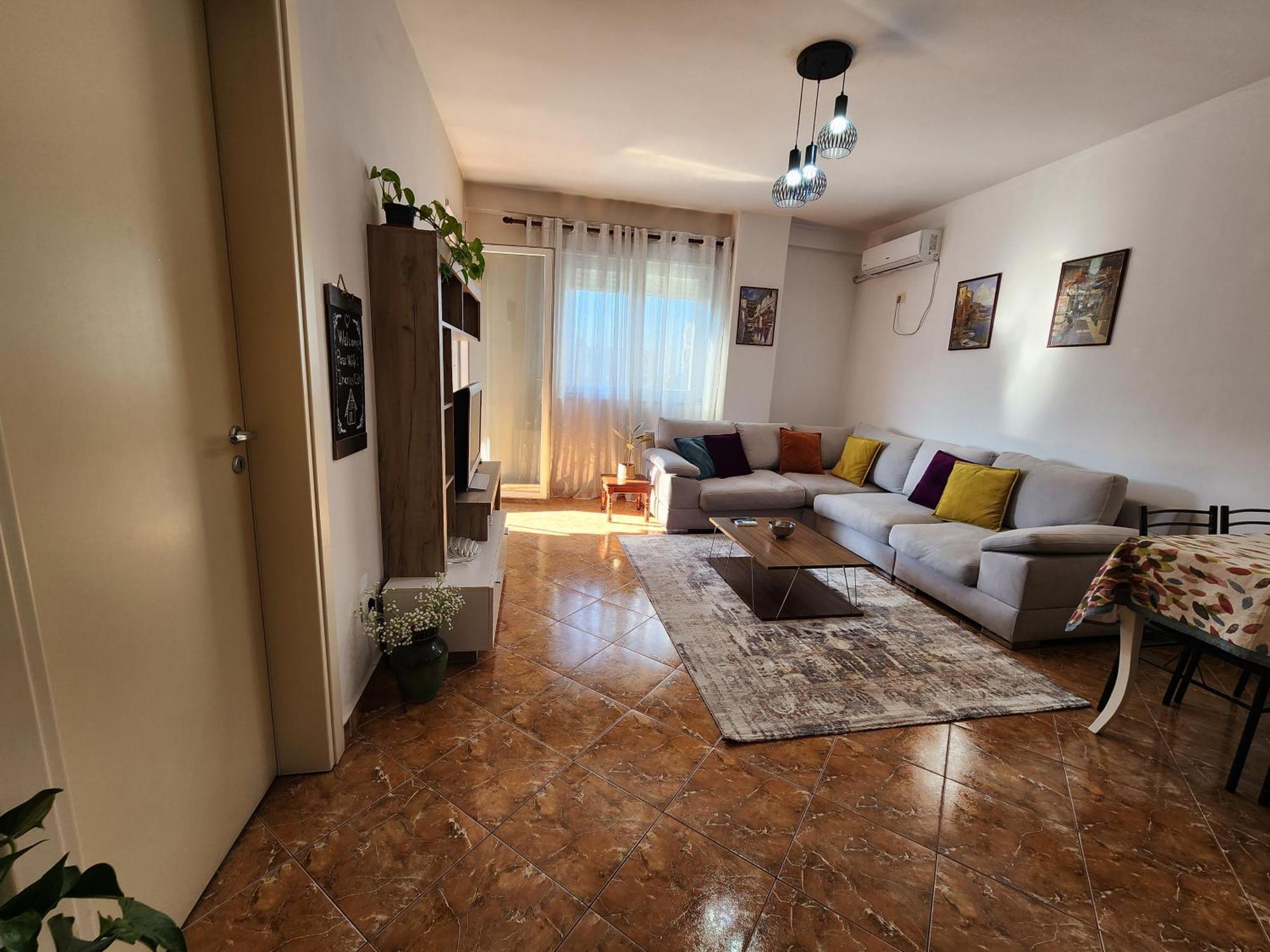 Cozy Sunlit Apartment With Scenic Balcony View Tirana Exterior foto